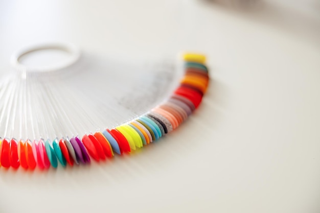 Разноцветные нитки для вышивки